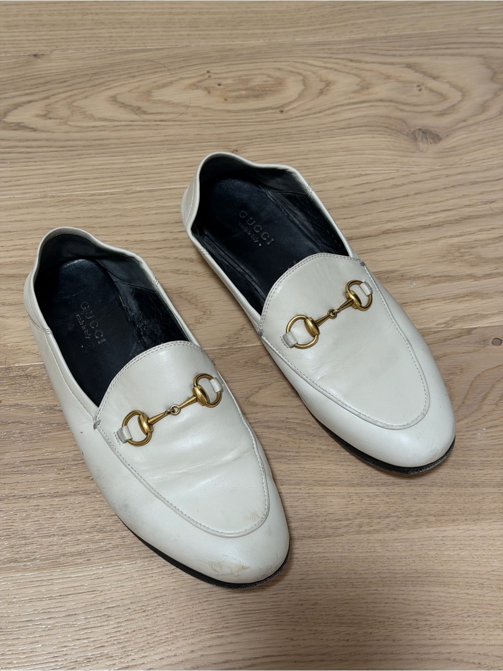Gucci White Leather Horsebit Slip-On Loafers